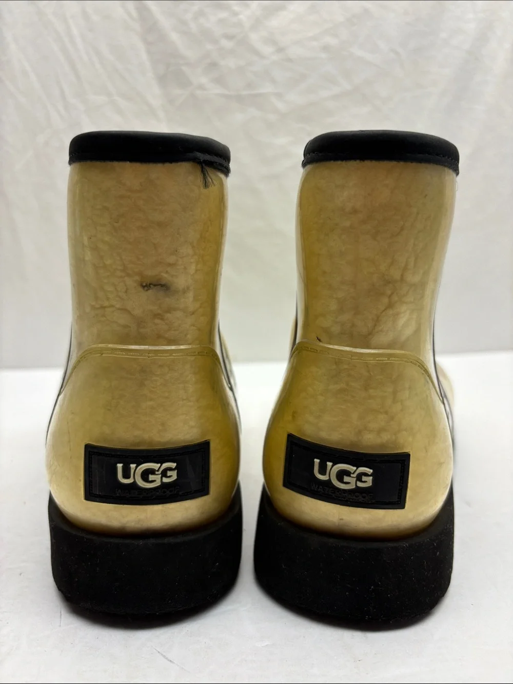 UGG Cream Shearling-Lined Boot Interior, SZ 5 for big girl, box 65